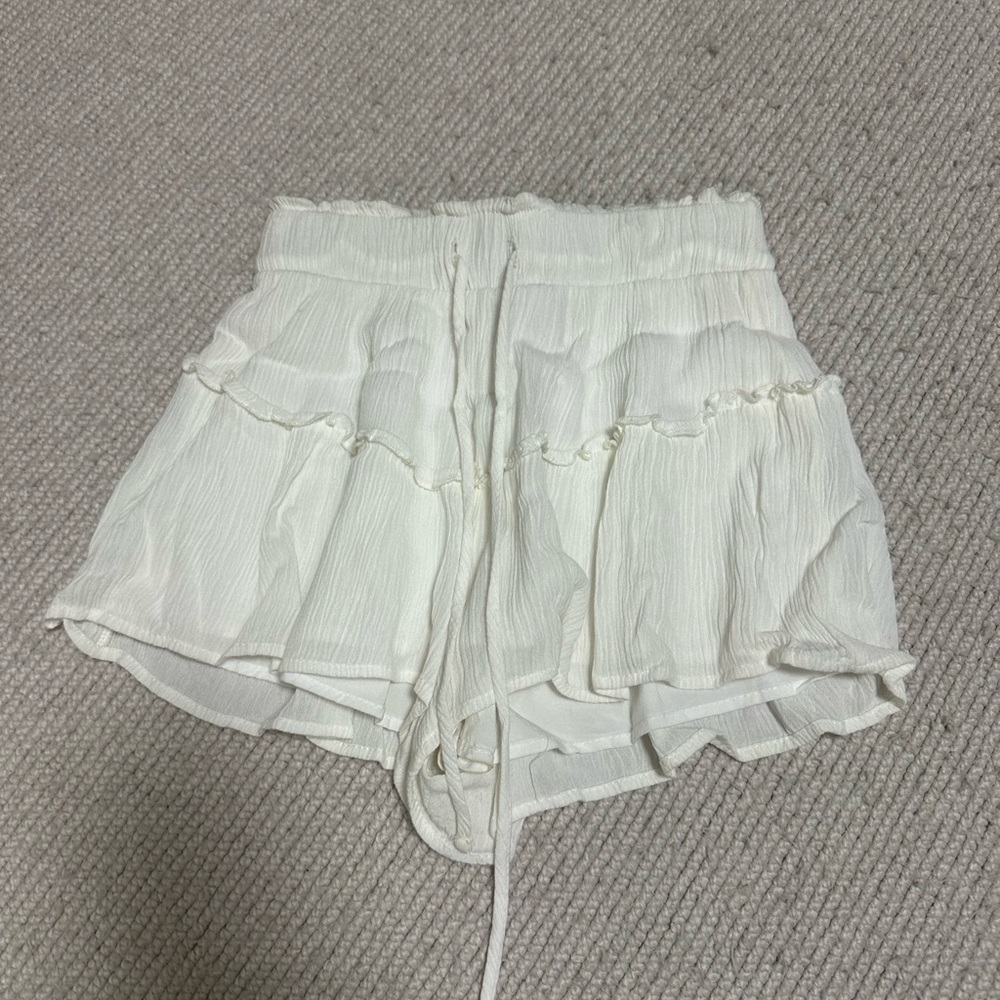 white flowy shorts